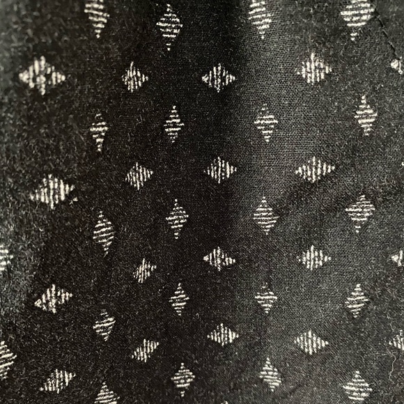 Old Navy | Linen Blend Printed Shorts - Picture 3 of 4